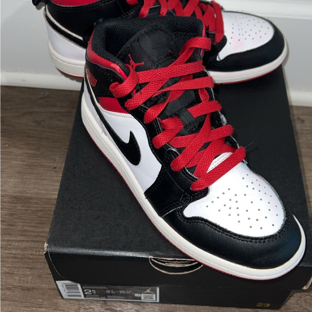 Nike Air Jordan High-Tops - Black, White, Red - Picture 5 of 7